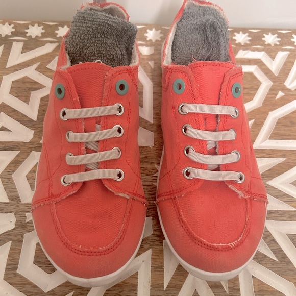 🌟 Vionic Arch Support Sneakers - Picture 2 of 8